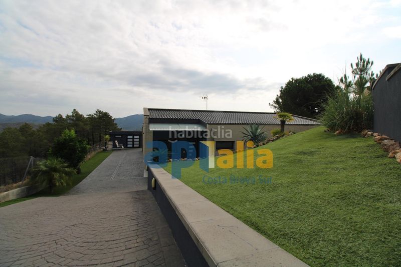 Foto fdf8c082-8e0c-4f0c-a7ea-41f252455612. Xalet amb calefacció aparcament piscina a Serra Brava Lloret de Mar