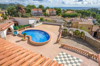 Xalet  Carrer bosc del. Casa  chalet con piscina y vistas al mar en el corazn de tossa