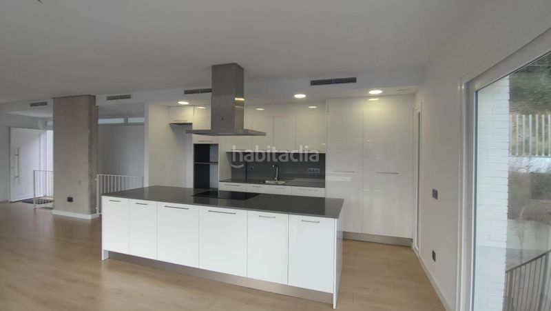 Foto 03c008d5-8ac4-4e55-b5fc-10e00d5b5f3b. Casa  unifamiliar de obra nueva con jardín y vistas al mar en Lloret de Mar