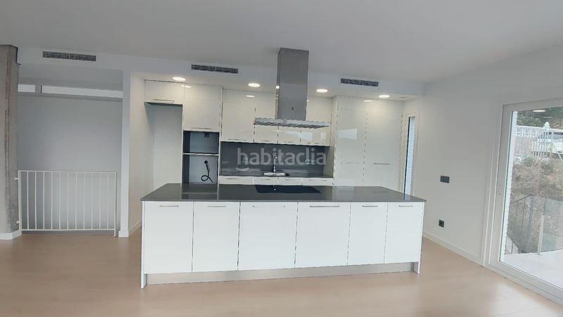 Foto 81cc8cb1-568a-41bb-a3ce-0c3c267ed346. Casa  unifamiliar de obra nueva con jardín y vistas al mar en Lloret de Mar