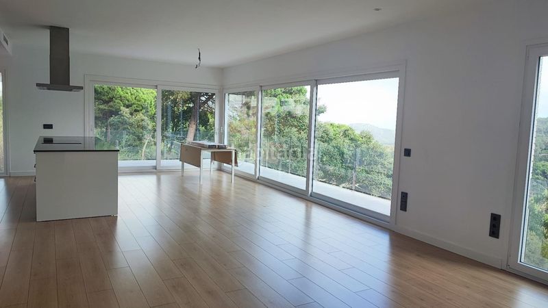 Foto 937fe860-9409-4d3f-8f64-d20b846a5ecf. Casa  unifamiliar de obra nueva con jardín y vistas al mar en Lloret de Mar