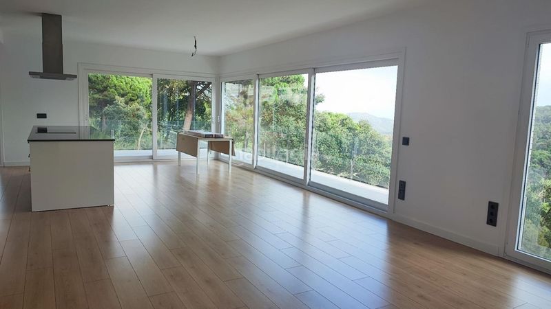 Foto bf695fe7-f3c5-49f4-a5f2-f8acd5bd0034. Casa  unifamiliar de obra nueva con jardín y vistas al mar en Lloret de Mar