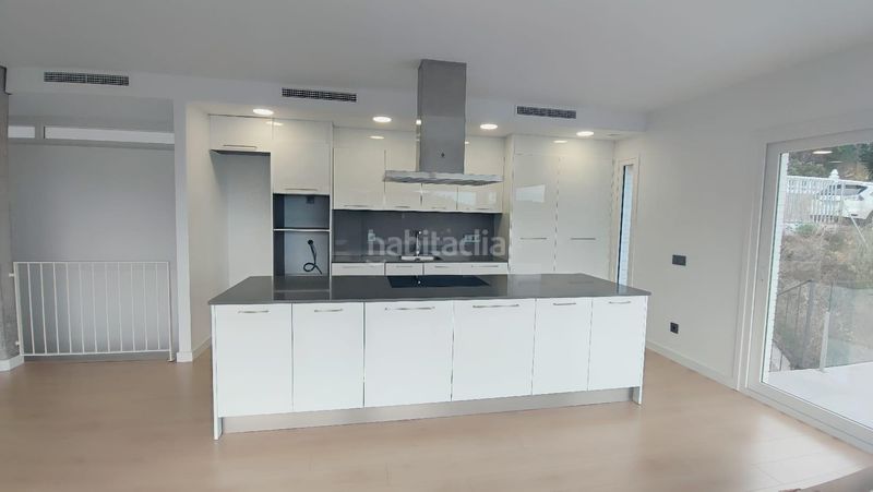 Foto c0c32810-deb8-4cfb-b19a-9d20e8df883c. Casa  unifamiliar de obra nueva con jardín y vistas al mar en Lloret de Mar