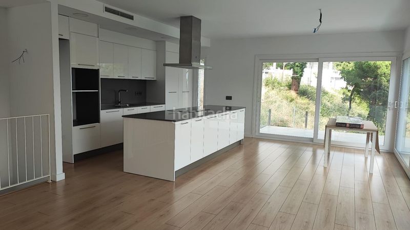 Foto c9e5b528-c09a-47c1-b483-c8ddec866094. Casa  unifamiliar de obra nueva con jardín y vistas al mar en Lloret de Mar