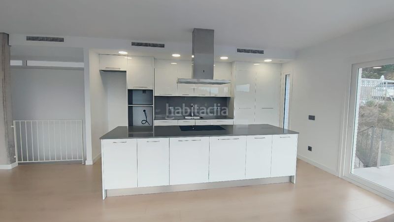 Foto f3115322-de41-4314-9e13-630d874616e9. Casa  unifamiliar de obra nueva con jardín y vistas al mar en Lloret de Mar