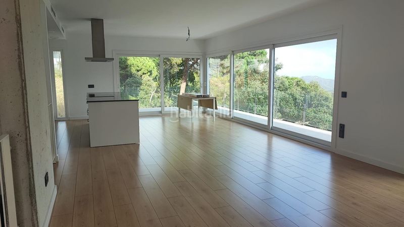 Foto fbd46092-b77a-4bef-9d95-bb657b721d6c. Casa  unifamiliar de obra nueva con jardín y vistas al mar en Lloret de Mar