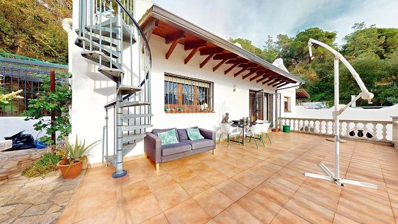 Foto 54e8b623-40bc-416e-af44-337a2f735bbf. Xalet amb calefacció aparcament piscina a Canyelles Lloret de Mar