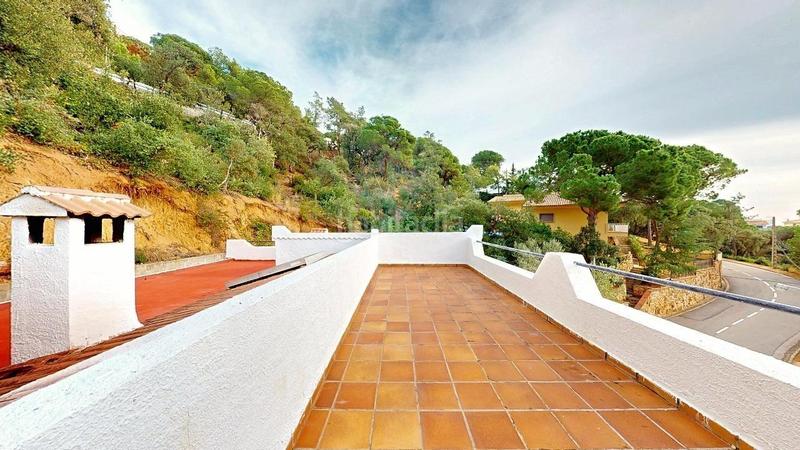 Foto f44fa530-6782-49ed-aafb-75e9142879ef. Xalet amb calefacció aparcament piscina a Canyelles Lloret de Mar