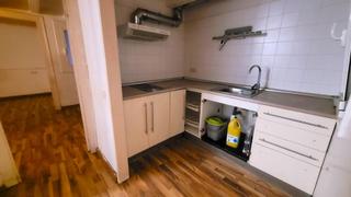 Zweistöckige Wohnung in Raval. Piso y local