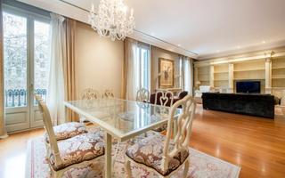 Pis  Gracia. Frente a la pedrera, exclusiva vivienda de lujo.