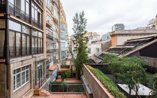 Piso  Gracia. Frente a la pedrera, exclusiva vivienda de lujo.