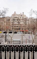Piso  Gracia. Frente a la pedrera, exclusiva vivienda de lujo.
