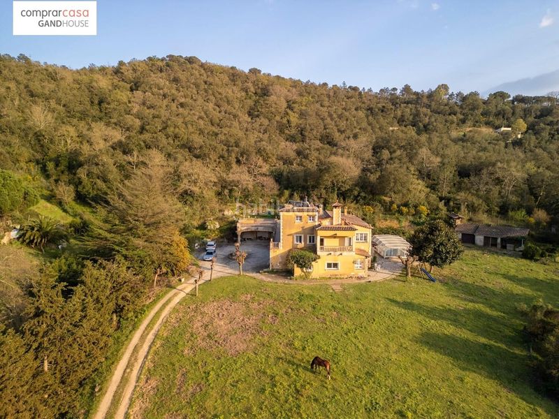 Foto f046f35e-cc13-4761-8b0e-6b42a46d3f69. Masia amb aparcament piscina a Caldes de Malavella