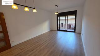 Pis  Calle de mari aguil. Piso reformado en poblenou  mari aguil