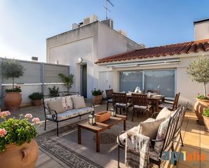 Pis a Centre. Ático dúplex listo para entrar a vivir con espectacular terraza