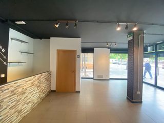 Flat  Carrer d'olesa. Oportunidad de inversión bajos en plaza maragall