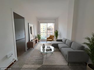 Pis a El Clot. Finca tranquila con vistas  al jardí de joana tomàs