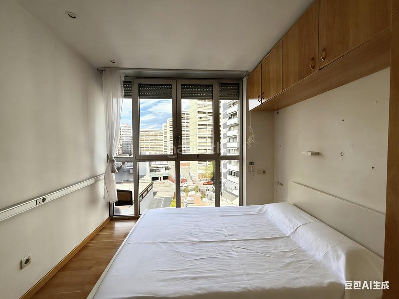 Foto aabf1f52-61c5-4e94-ba7b-11372c109122. Apartament a La Marina del Port Barcelona