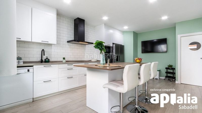 Foto 61db8d86-b90a-48c0-b524-fba0bcf89fe9. Casa a Eixample Sabadell