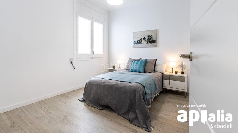 Foto c8299f16-351c-4837-9e3d-9271f9eb742e. Casa a Eixample Sabadell