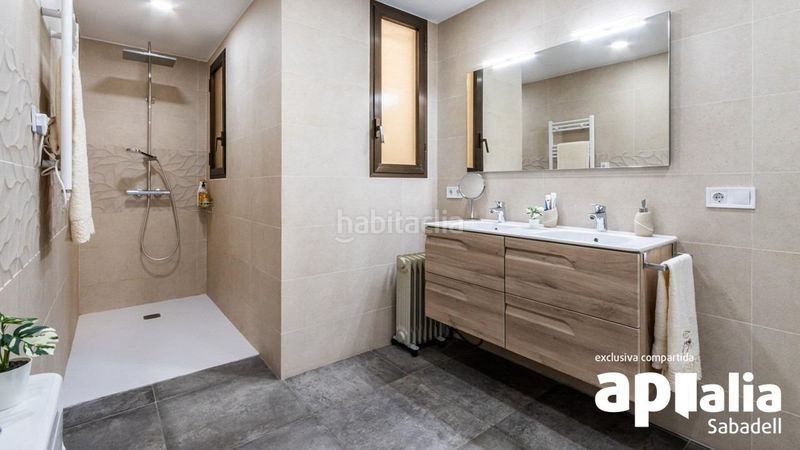 Foto 6ebeaf36-e5a4-4e39-8ed0-557a65bf1b34. House in Eixample Sabadell