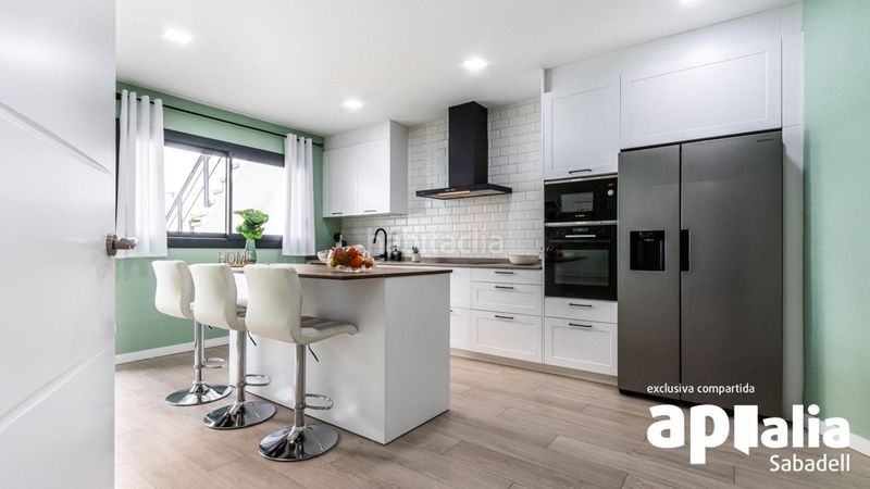 Foto 9b6e1efd-be38-4b1a-b6fb-19ebd5c377f8. House in Eixample Sabadell