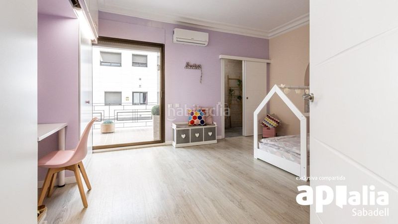 Foto a4ce327d-dbe3-4635-8a96-64ec5384e987. House in Eixample Sabadell