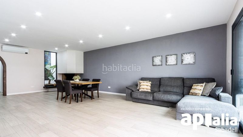 Foto c2be31f4-4a77-4ec2-b049-125d4d7a2e0a. House in Eixample Sabadell