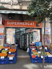 Local Comercial  Carrer de la sèquia comtal. Local en planta baja con patio en venta en la calle de la sèquia