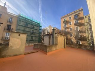 Edifici a El Poble Sec - Parc de Montjuïc. Amplia propiedad de inversión en calle margarit  oportunidad úni