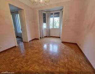 Apartament a L´Antiga Esquerra de l´Eixample. Luminoso piso esquinero en el codiciado eixample de barcelona