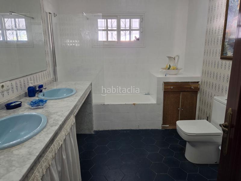 Foto b00aa6cd-e168-418e-a3ef-465339d0d5f0. Chalet avec cheminée parking piscine dans Los Pinos Algeciras