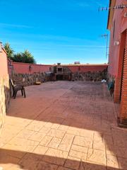 Maison jumelée à San Bernabé. Pareado en venta en la zona de san bernabe (algeciras)