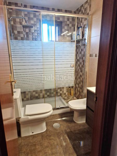 Foto b7977b46-637c-4ab6-b718-82a4b220587a. Casa pareada pareado en venta en la zona de san bernabe () en Algeciras