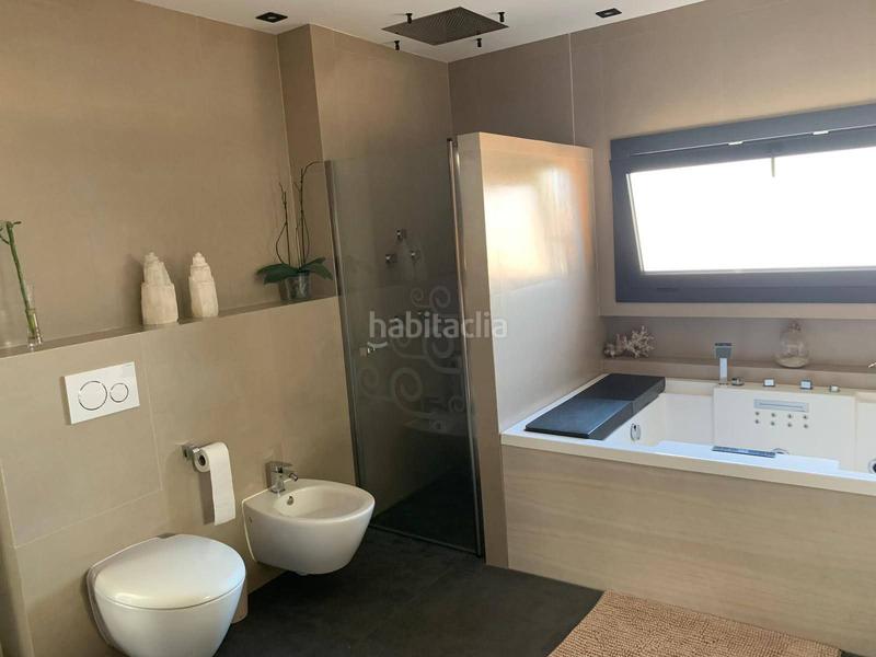 Foto a5437b2b-5dc4-437c-a871-6cb82ef66854. Maison jumelée avec parking dans San José-San Bernardo Línea de la Concepción (La)