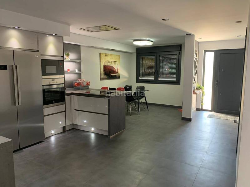 Foto e0f8bc33-4e56-45af-8e42-2a5fd9037e73. Maison jumelée avec parking dans San José-San Bernardo Línea de la Concepción (La)