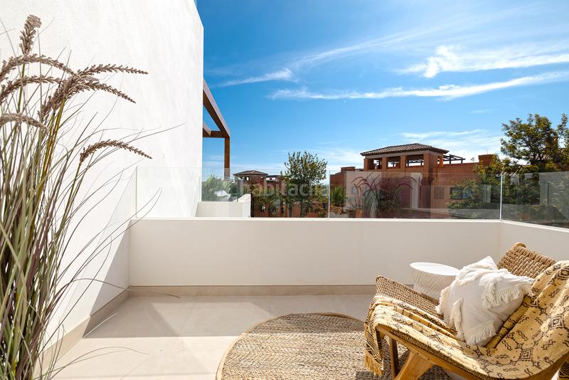 Foto ab885dbc-3fde-446b-8b3d-b84ee7b67c8c. Duplex avec parking piscine dans marina de Casares Casares