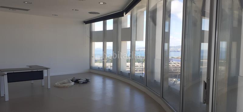 Foto c251c5dc-e90c-4d68-a6a4-42bbe4763ea2. Location bureau avec parking dans Barrios (Los)