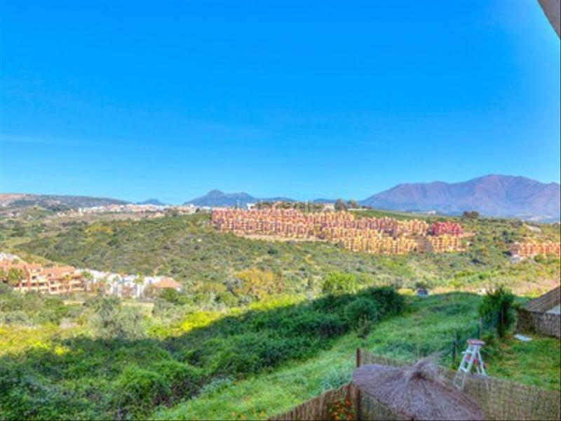Foto e64bb3cd-df46-46a0-b6b1-e99f5bfda07c. Apartamento hermoso piso con gran terraza en Manilva pueblo Manilva
