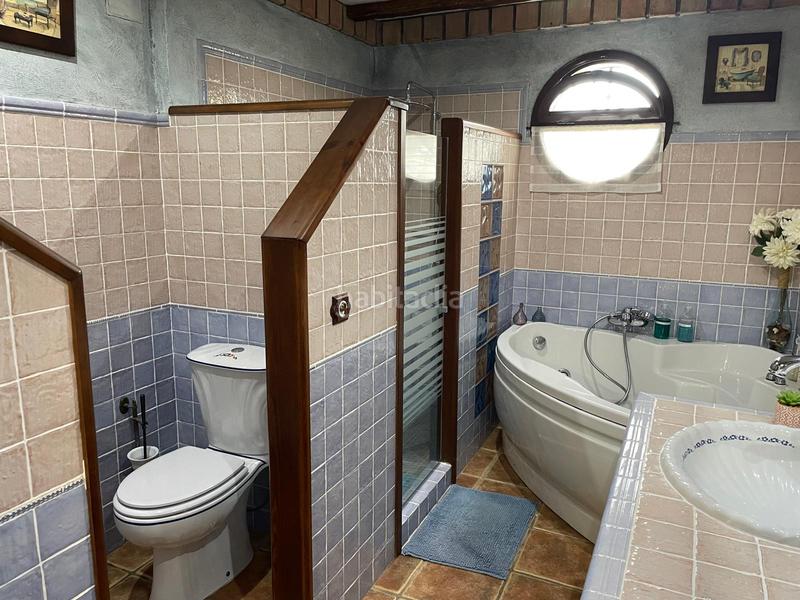 Foto 62a1b394-fc1a-463d-a608-fd15d9dea545. Xalet amb xemeneia aparcament piscina a Los Pinos Algeciras