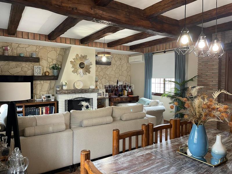 Foto a956b435-2395-464b-bb69-7db1659245df. Xalet amb xemeneia aparcament piscina a Los Pinos Algeciras