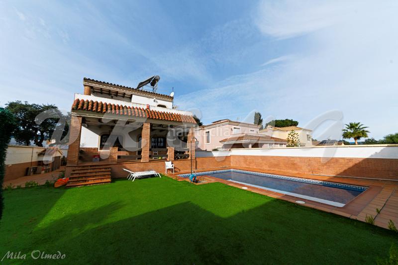 Foto 302ab9d2-0b9f-43b8-aa54-6a33183455dc. Chalet mit heizung parking pool in Los Pinos Algeciras