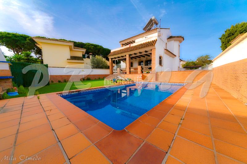 Foto 91dee7b4-4ac7-4cdb-adc9-92cfdfc1c8f1. Chalet mit heizung parking pool in Los Pinos Algeciras