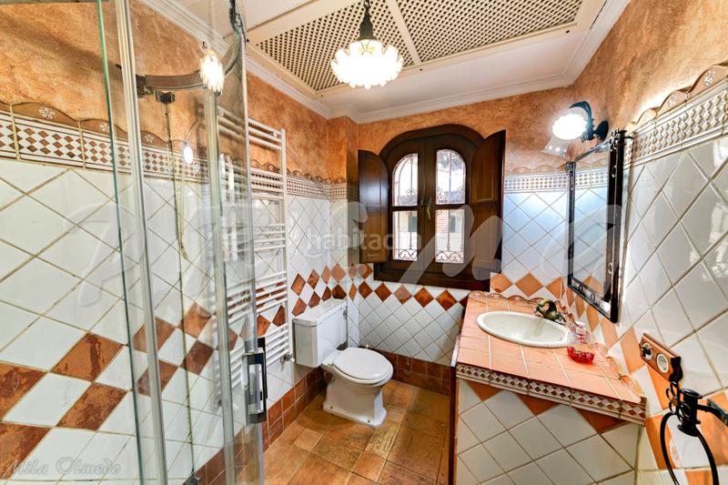 Foto fa625c36-0c7b-4b63-930d-d3a1d71b670c. Chalet with heating parking pool in Los Pinos Algeciras