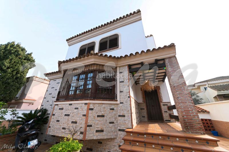 Foto b7eb3d7f-e12e-47dc-b5a7-5b0975f14220. Chalet con riscaldamento parcheggio piscina in Los Pinos Algeciras