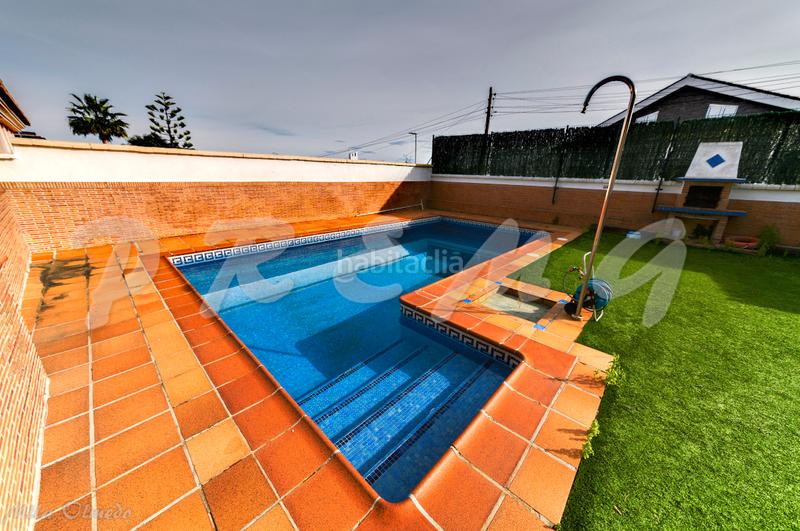 Foto e54f2968-206e-4f5e-b3ed-bec61cb573a5. Xalet amb calefacció aparcament piscina a Los Pinos Algeciras