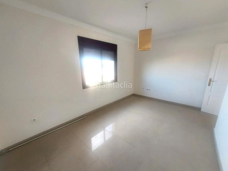 Foto ca5ce5e3-bdcf-4ddf-b996-fe147e2b04a3. Alquiler piso se alquila piso en zona varadero en Algeciras
