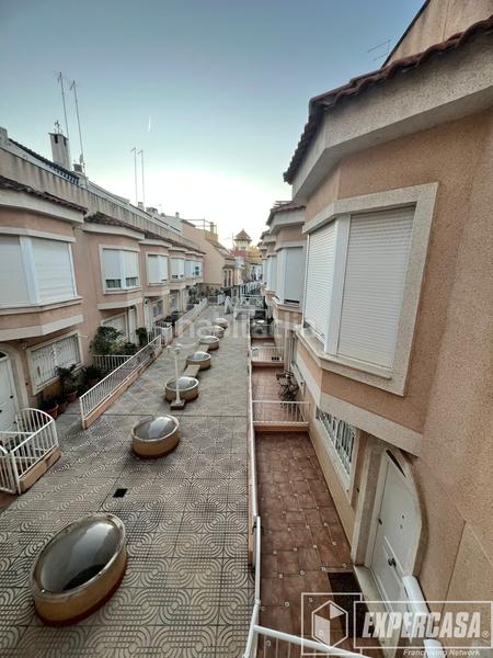 Foto 02d1a6a9-0d11-4a24-9ea4-7934f47e45b4. Casa amb aparcament a Alaquàs