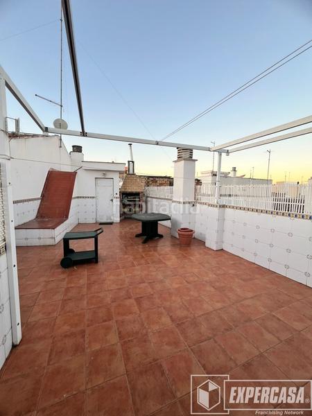 Foto 5d1bb351-aacf-4a8d-bd46-1cc68c23d9b8. Casa amb aparcament a Alaquàs