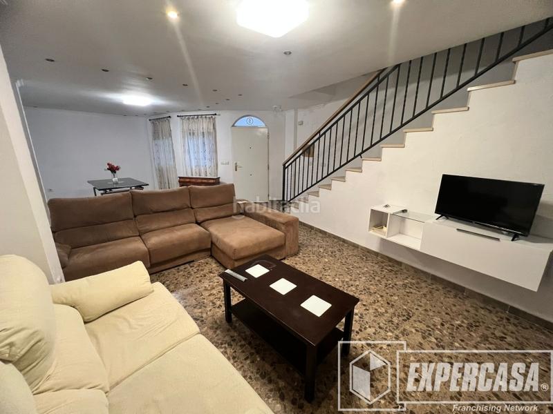 Foto a6115112-d5fe-47e5-82f1-da78c34f1edd. Casa amb aparcament a Alaquàs